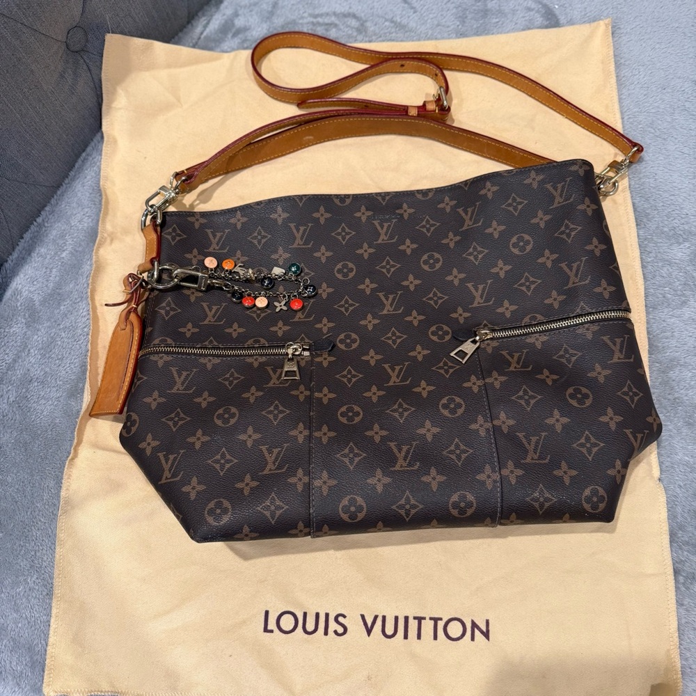 Louis Vuitton Melie handbag with keychain and dust cover